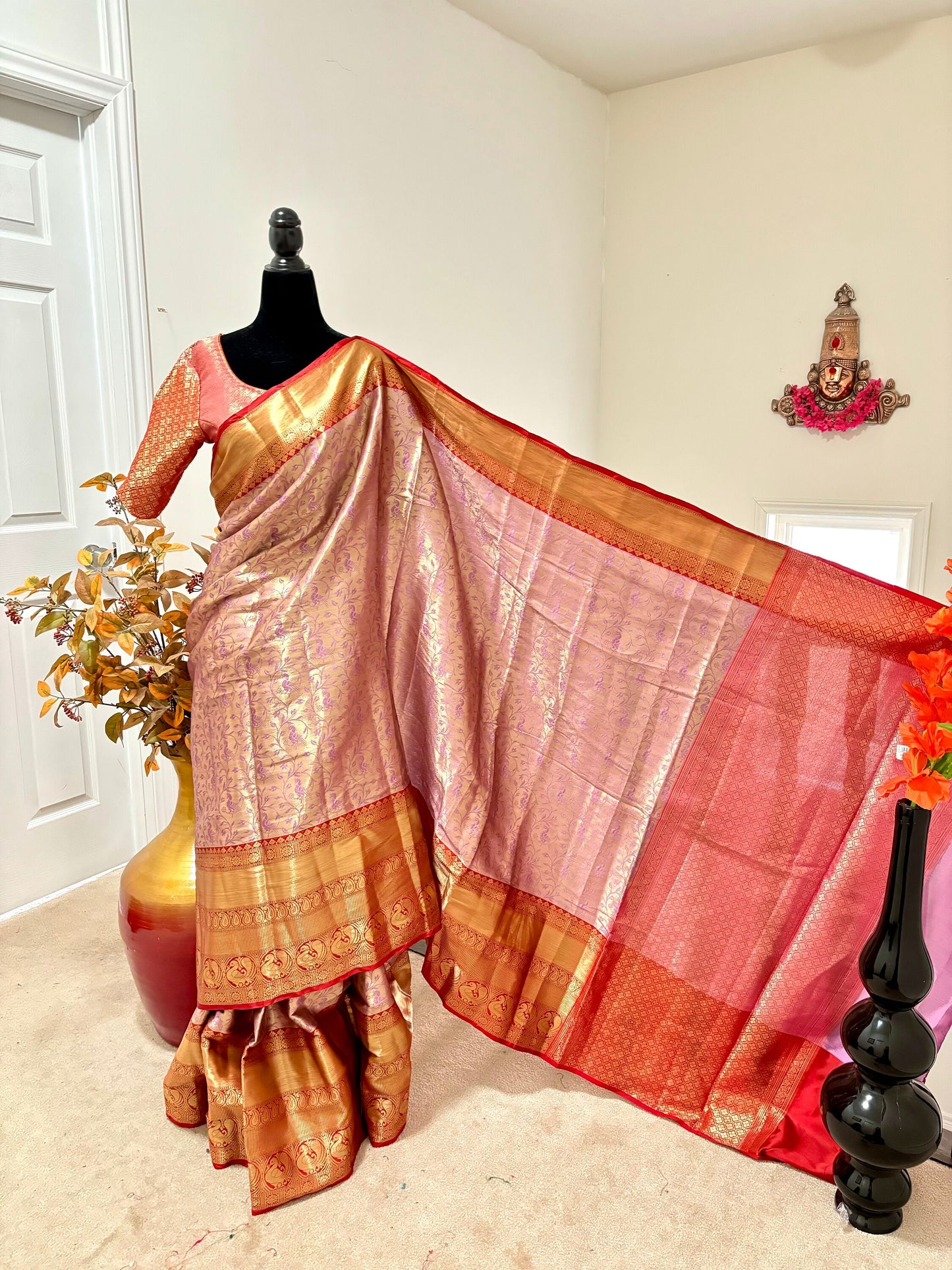 Beautiful Banarasi silk with Kanchi boarder with ready to wear designer blouse fits up to 32 to 46