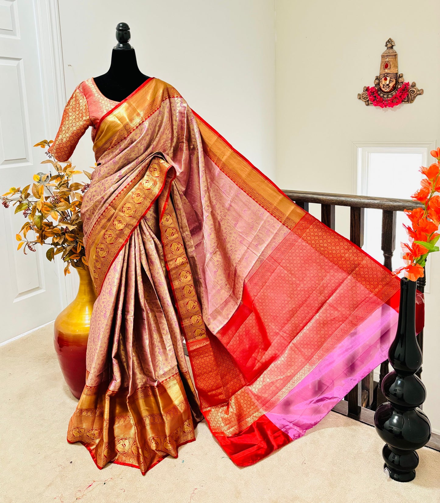 Beautiful Banarasi silk with Kanchi boarder with ready to wear designer blouse fits up to 32 to 46